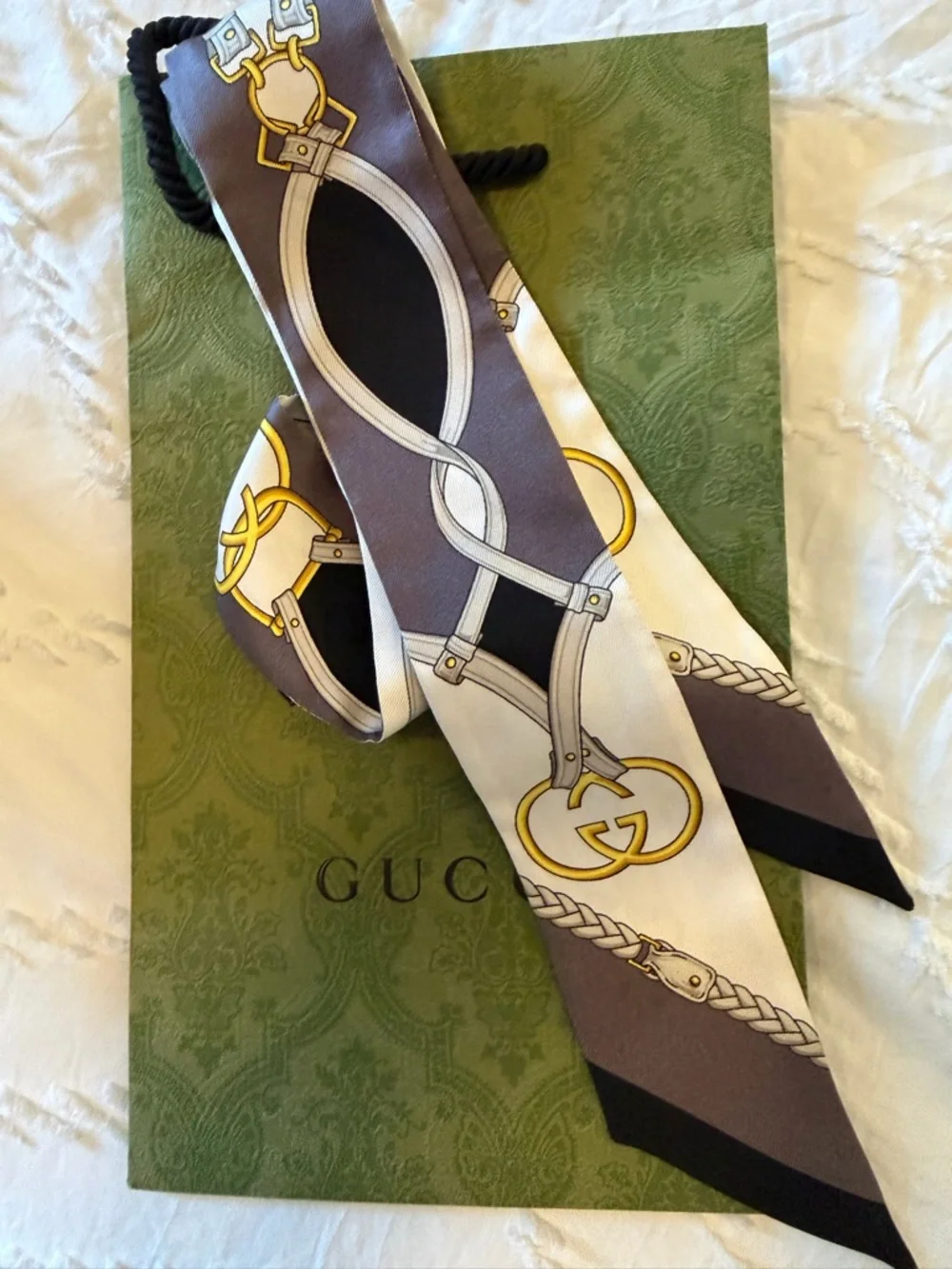 Women’s Gucci silk Twilly Gray, White & Gold Equestrian Print - Picture 1 of 6